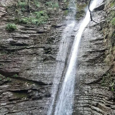 Coi De Pera ファームステイ Ponte nellʼAlpi